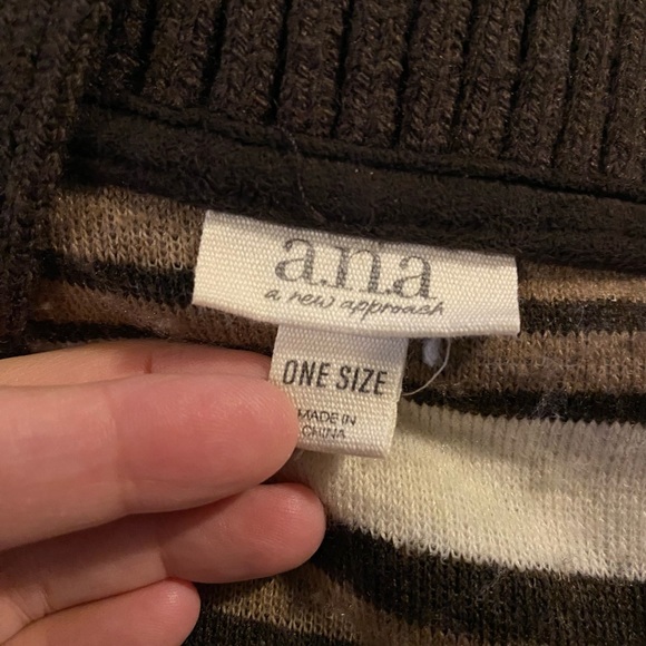 a.n.a, Fleece Poncho - Picture 8 of 9